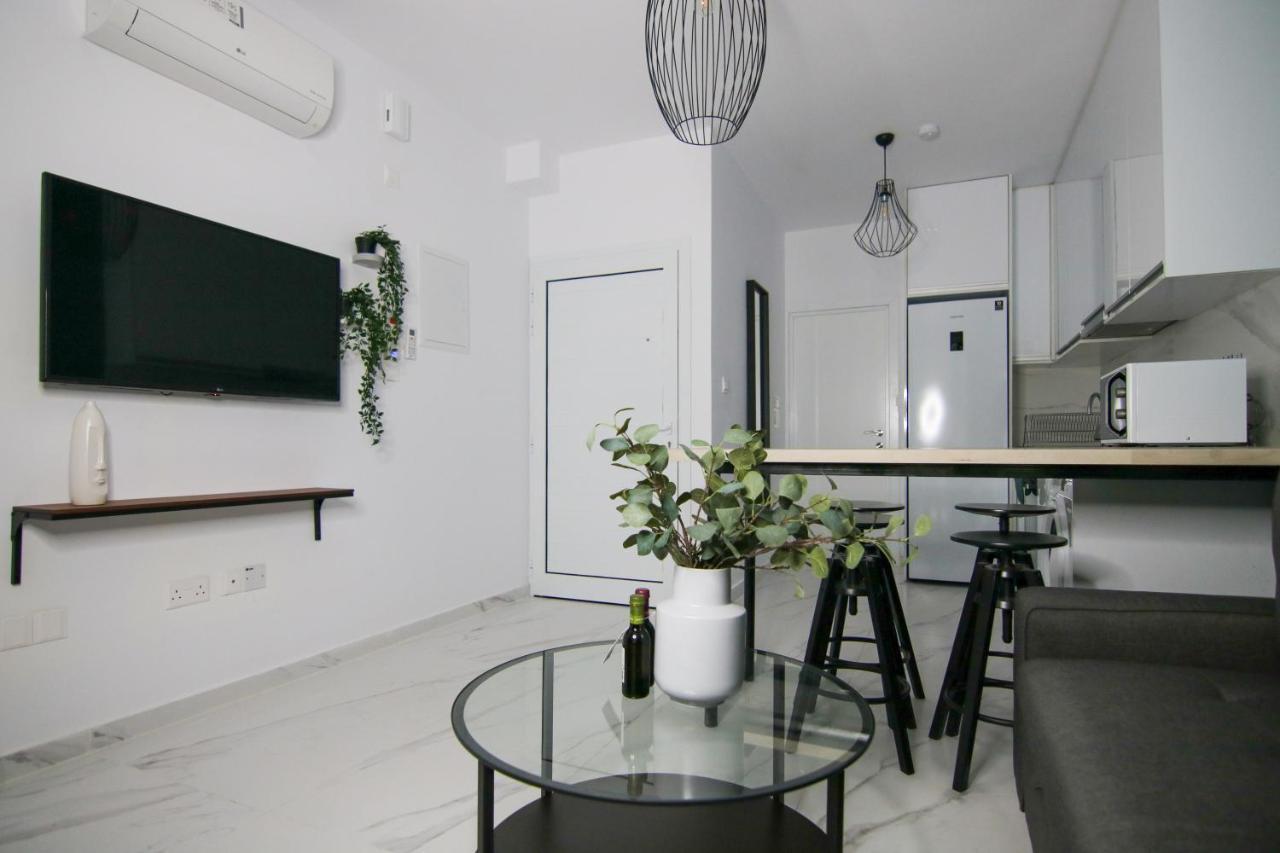 Phaedrus Living Seaside Romantic Flat Limnaria 123 Paphos Exterior photo